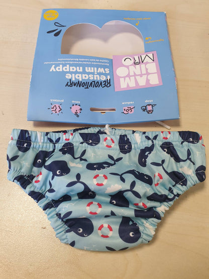 303756 - BAMBINO MIO Rroba banje e papërshkueshme nga rrjedhjet, elegante dhe të lehta, Foleja e balenave, mesatare (6-12 muaj/7-9 kg)