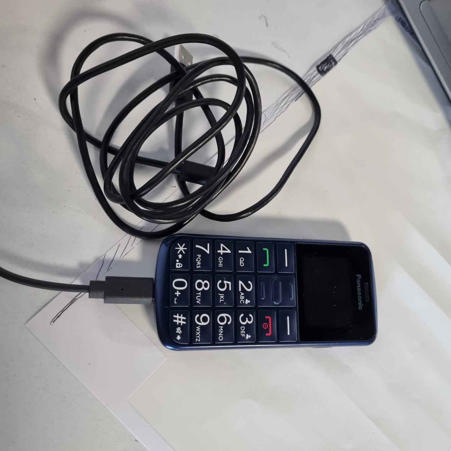 319785 - PANASONIC Telefon Celular KX-TU110EXC për të Moshuarit, Buton SOS, Thirrje Prioritare, Telefon me Butona të Mëdhenj, Bluetooth, Fener, Kamera, ngjyrë Blu
