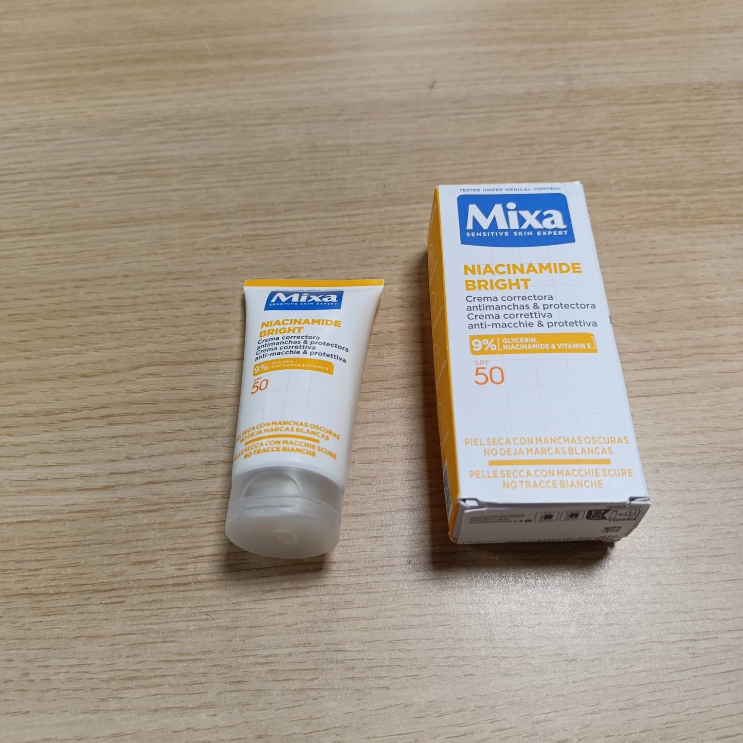 322065 - MIXA Krem Korrektues Niacinamide Bright SPF50, 50 ml, Krem Kundër Njollave dhe Mbrojtës, Për të Gjitha Llojet e Lëkurës, Me Niacinamidë, Vitaminë E dhe Glicerinë