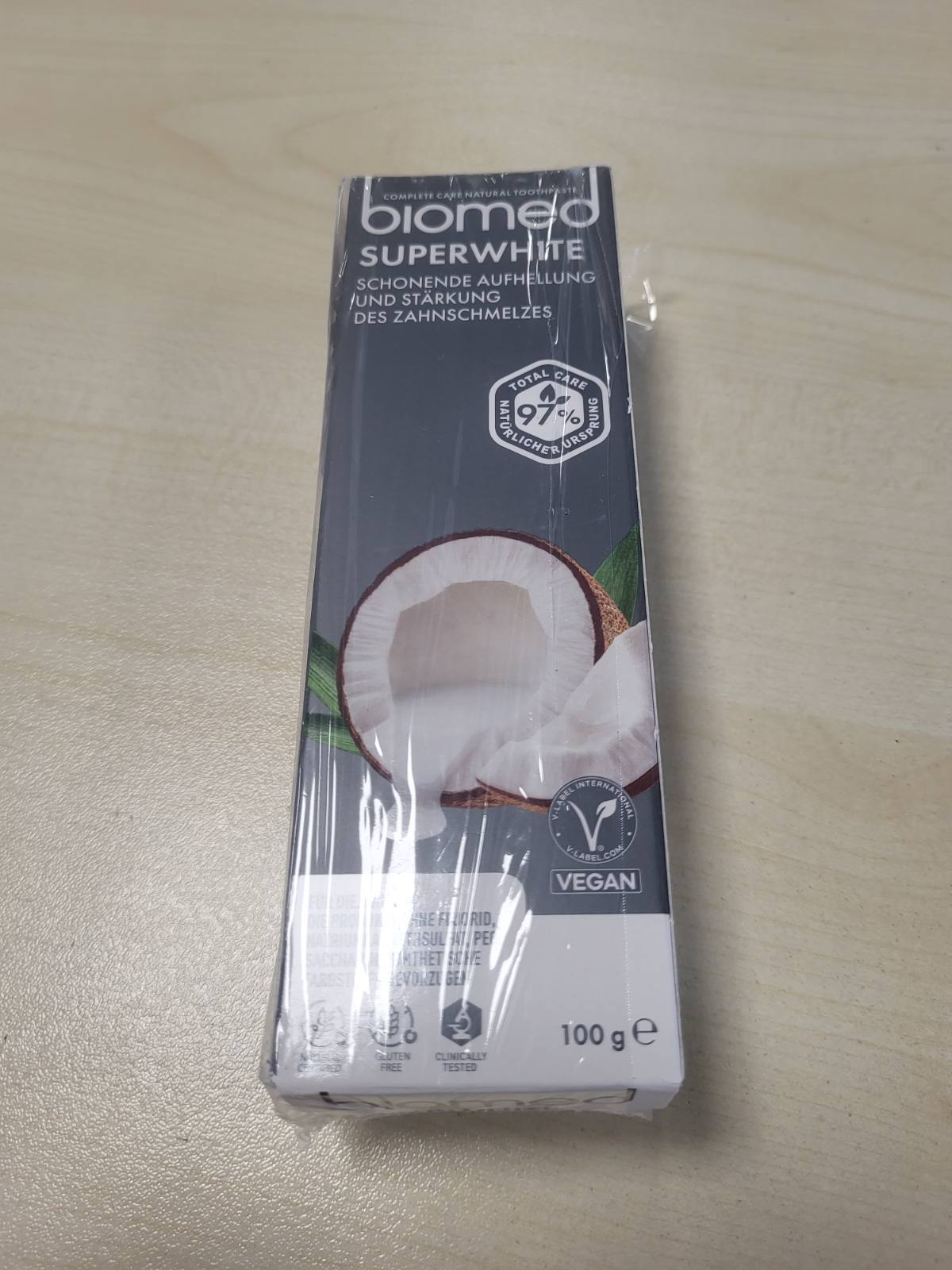 272315 - PASTË DHËMBËSH BIOMED SUPERWHITE NATYRALE ME KOKOS PËR ZBARDHJE TË BUTË, AROMË TROPIKALE - 100 G