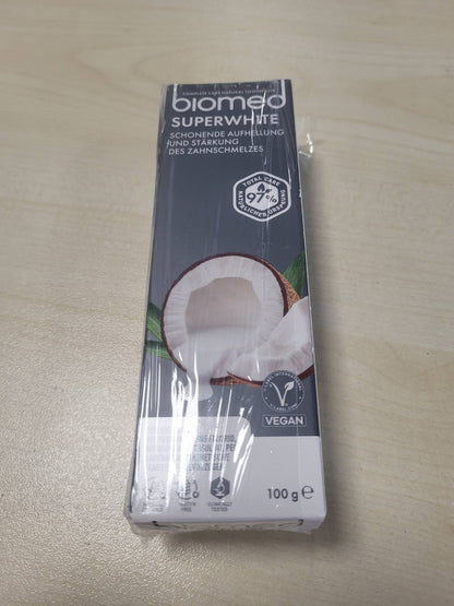 272315 - PASTË DHËMBËSH BIOMED SUPERWHITE NATYRALE ME KOKOS PËR ZBARDHJE TË BUTË, AROMË TROPIKALE - 100 G