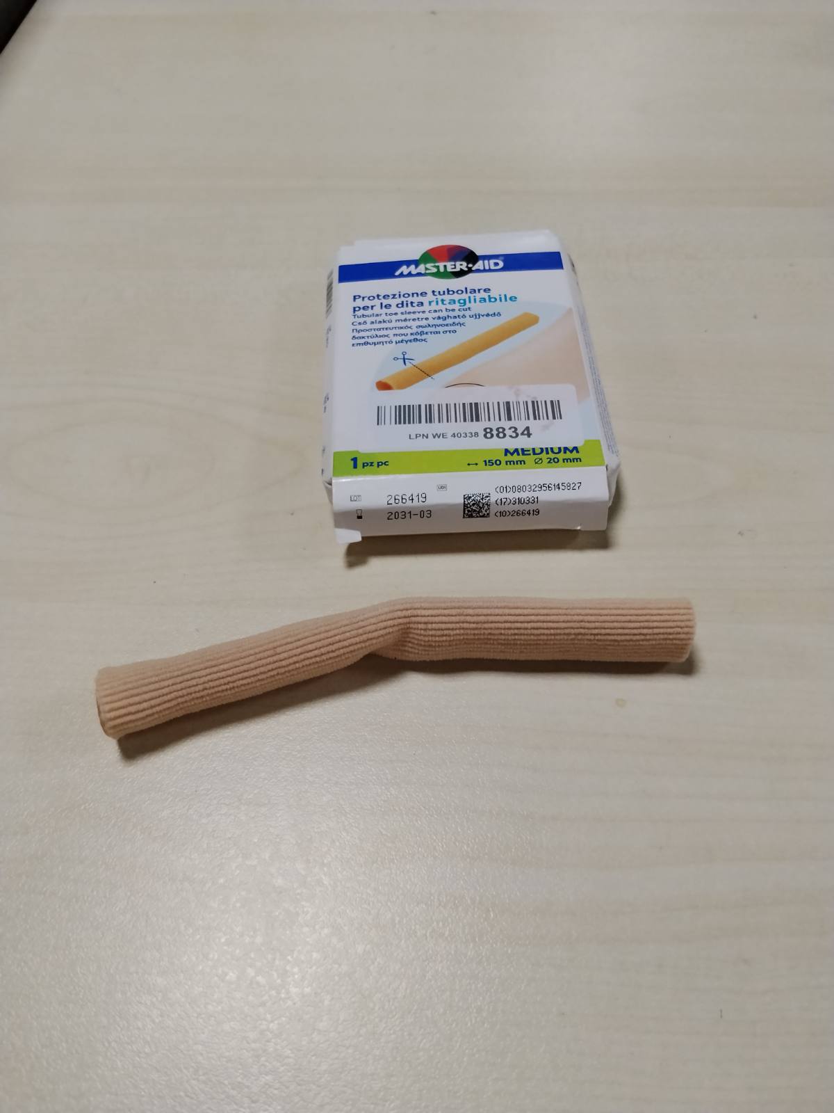 297640 - MBROJTËSE PËR GISHTAT E KËMBËVE MASTER AID FOOTCARE - MBROJTËSE TUBULARE PËR GISHTAT E KËMBËS DHE GISHTAT E DORËS - E LARËSHME DHE E RIPËRDORSHME - MADHËSI MESATARE - 1 PAKO ME 1 COPË - 150 MM - DIAMETËR 20 MM