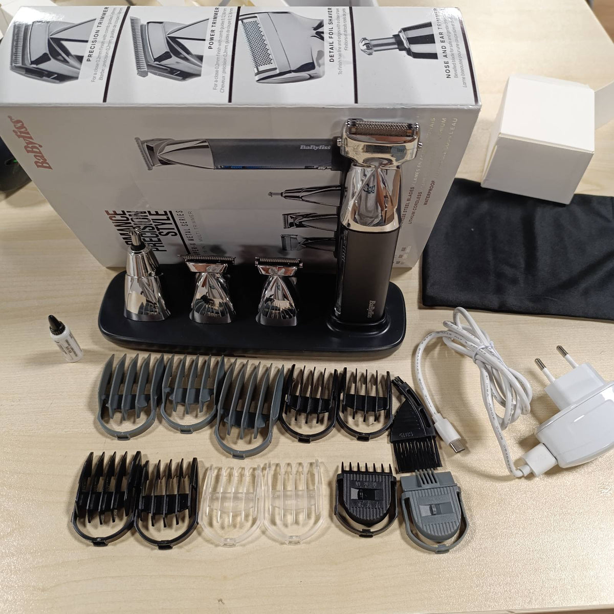 301616 - BABYLISS Makinë shumëfunksionale Super-X Metal 15-në-1, kit për kujdes pa tel, përfshin makinën për prerjen e mjekrës dhe makinën për prerjen e qimeve të hundës, rezistente ndaj ujit, argjendi/gri, MT996E