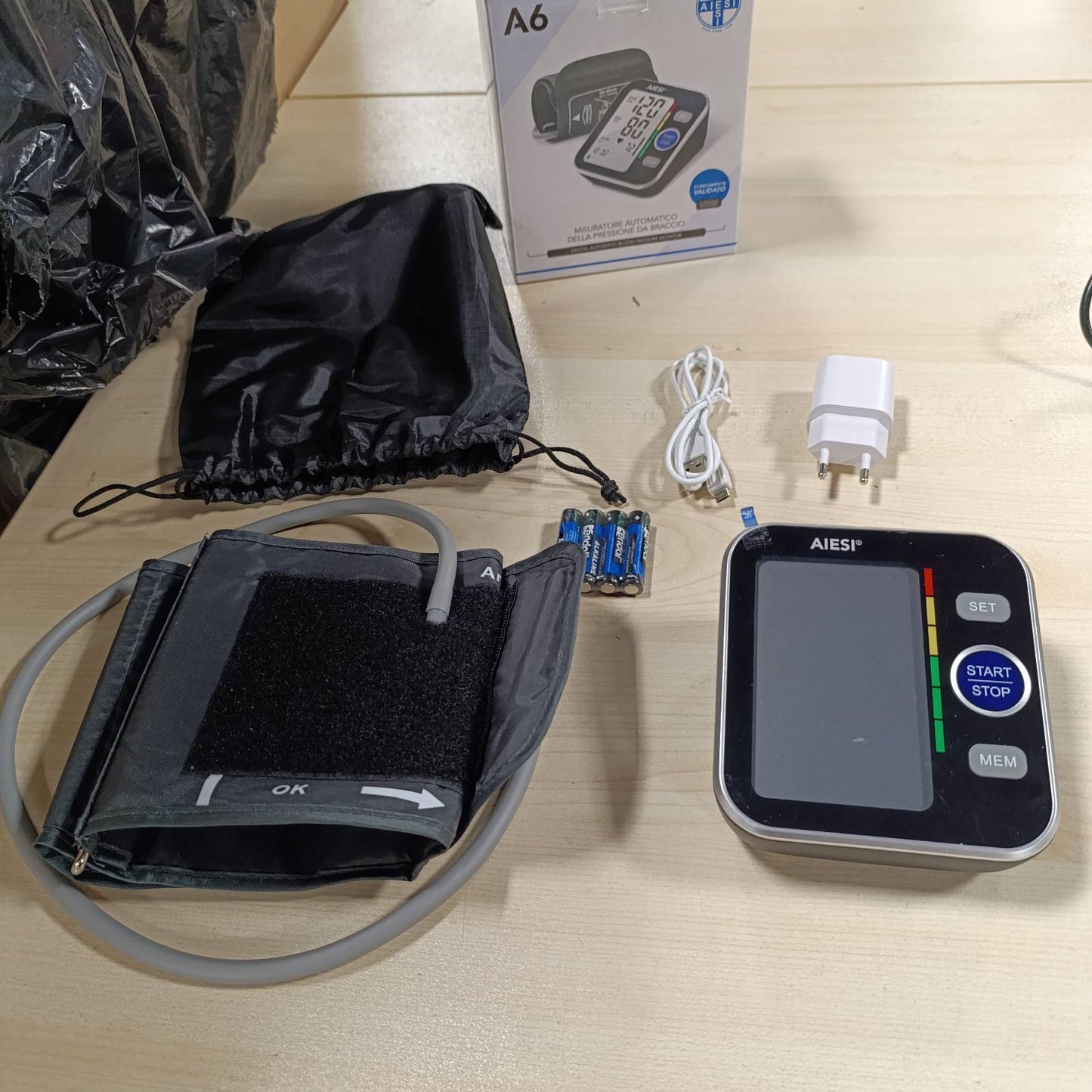 271410 - AIESI® Monitor Profesional Automatik Dixhital i Tensionit të Gjakut për të Rritur A6, 120 Memorie, Furnizim me Energji Rrjeti dhe USB, Garanci 24-Muajshe në Itali