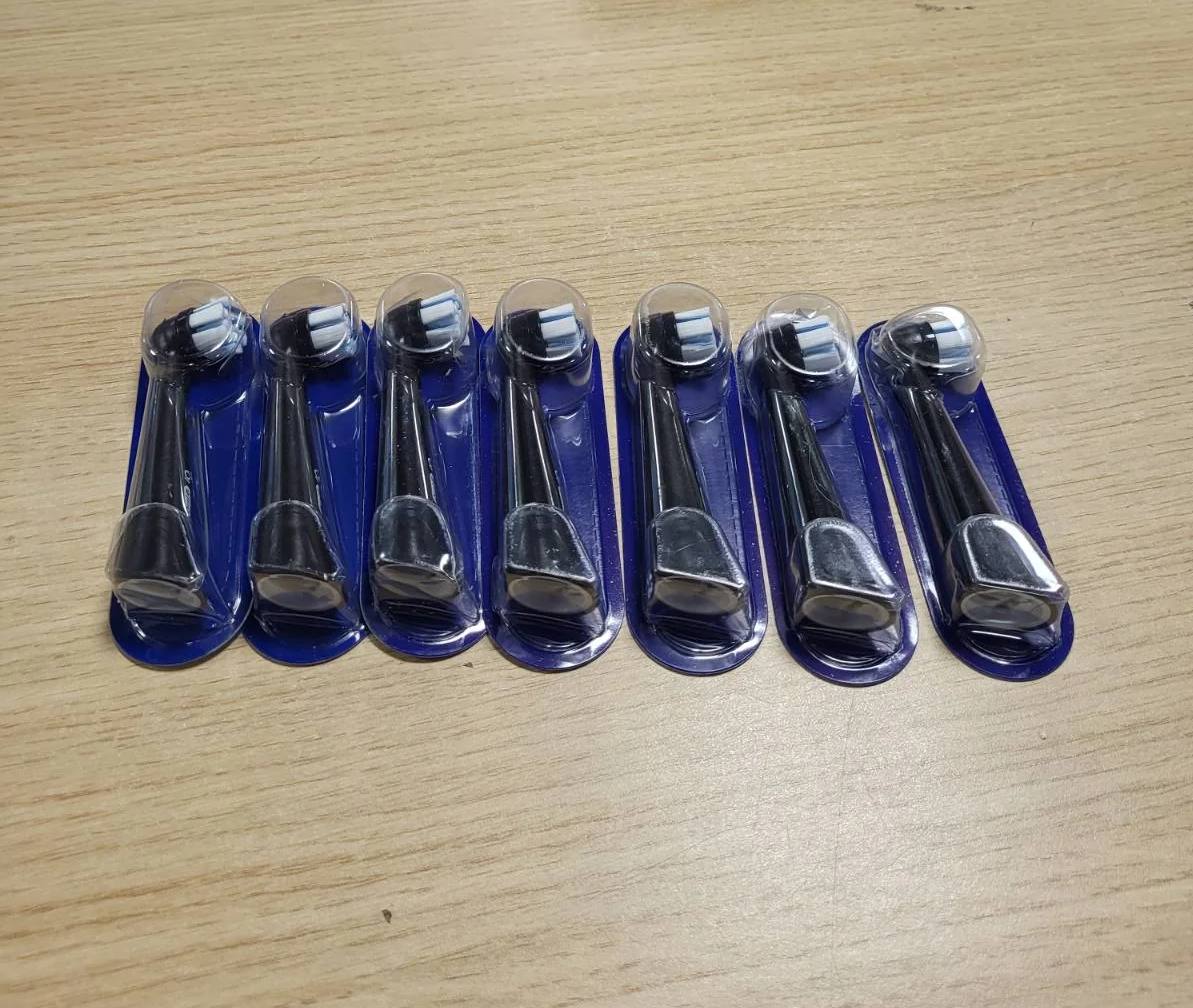 320988 - ORAL-B iO Gentle Care, Koka Furçash Zëvendësuese, të Zeza, 7 Mbushëse