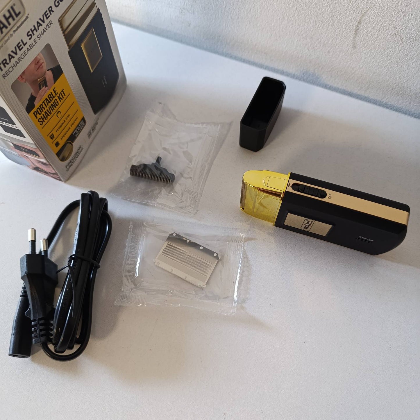 271731 - WAHL Rroba rroje Travel Edition Gold Brisk elektrik pa tel dhe i rikarikueshëm për burra, për prerjen e flokëve dhe mjekrës, kompakt dhe i lëvizshëm
