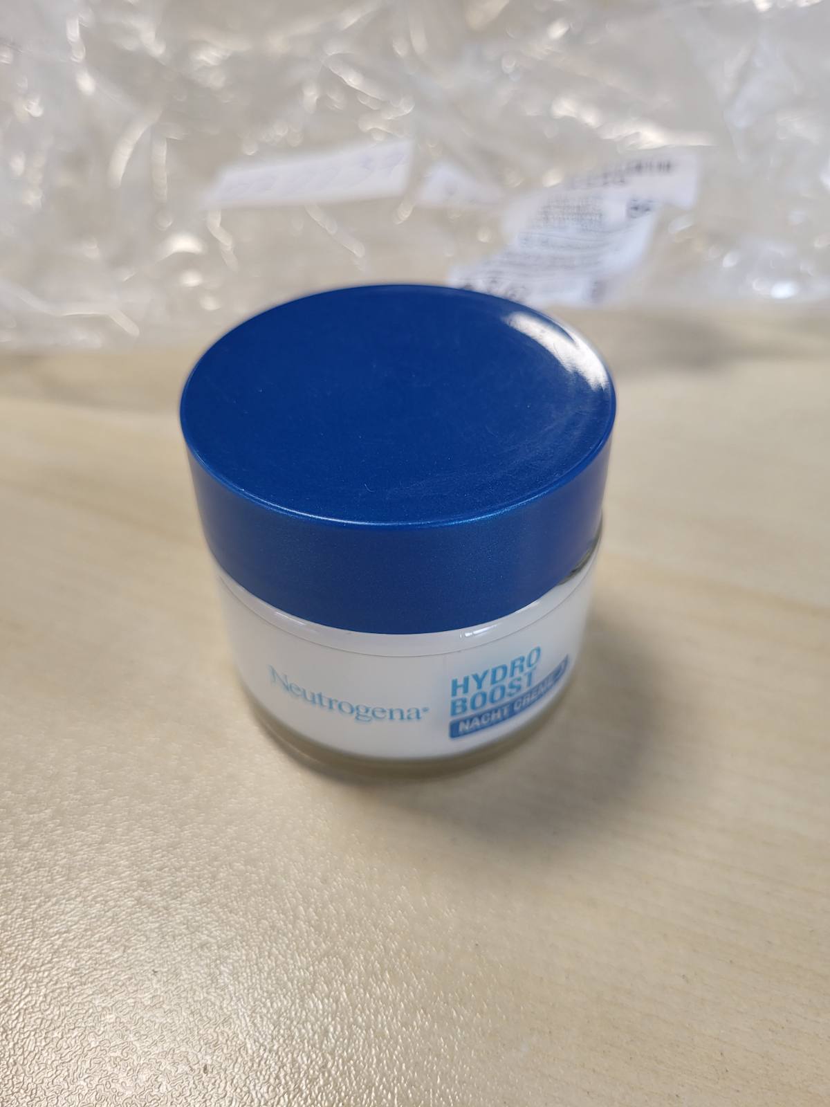 272237 - Neutrogena Hydro Boost Krem nate pa vaj 50 ml, për të gjitha llojet e lëkurës.