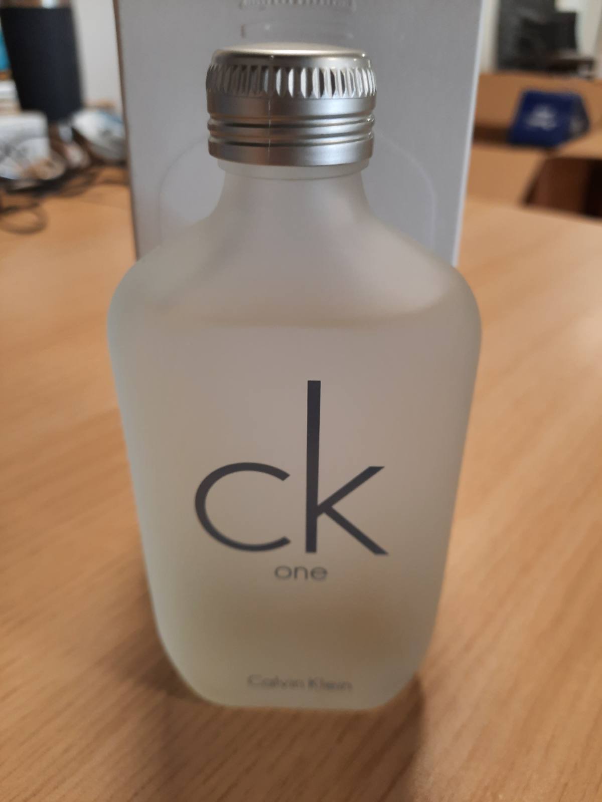 271252 - CALVIN KLEIN CK One - Unisex Eau de Toilette për të Gjithë - Aromë Agrume dhe Aromatike me Nota Çaji Jeshil, Arrëmyshk dhe Musk - Jetëgjatësi Mesatare