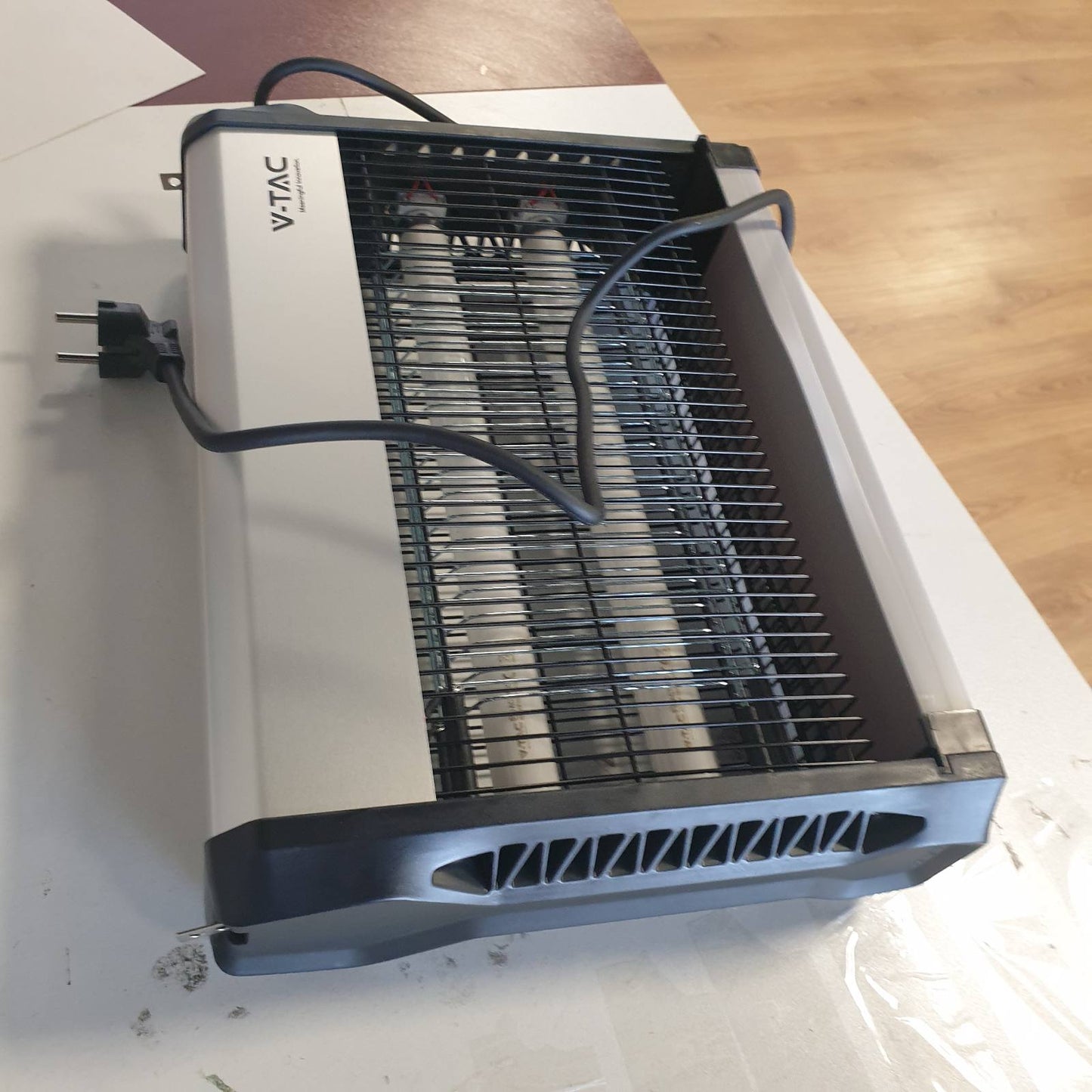 322323 - V-TAC 11180-A Vrasës Mushkonjash Elektrike 20W, Sipërfaqe Operative 80m², Dritë Blu UV, Alumini