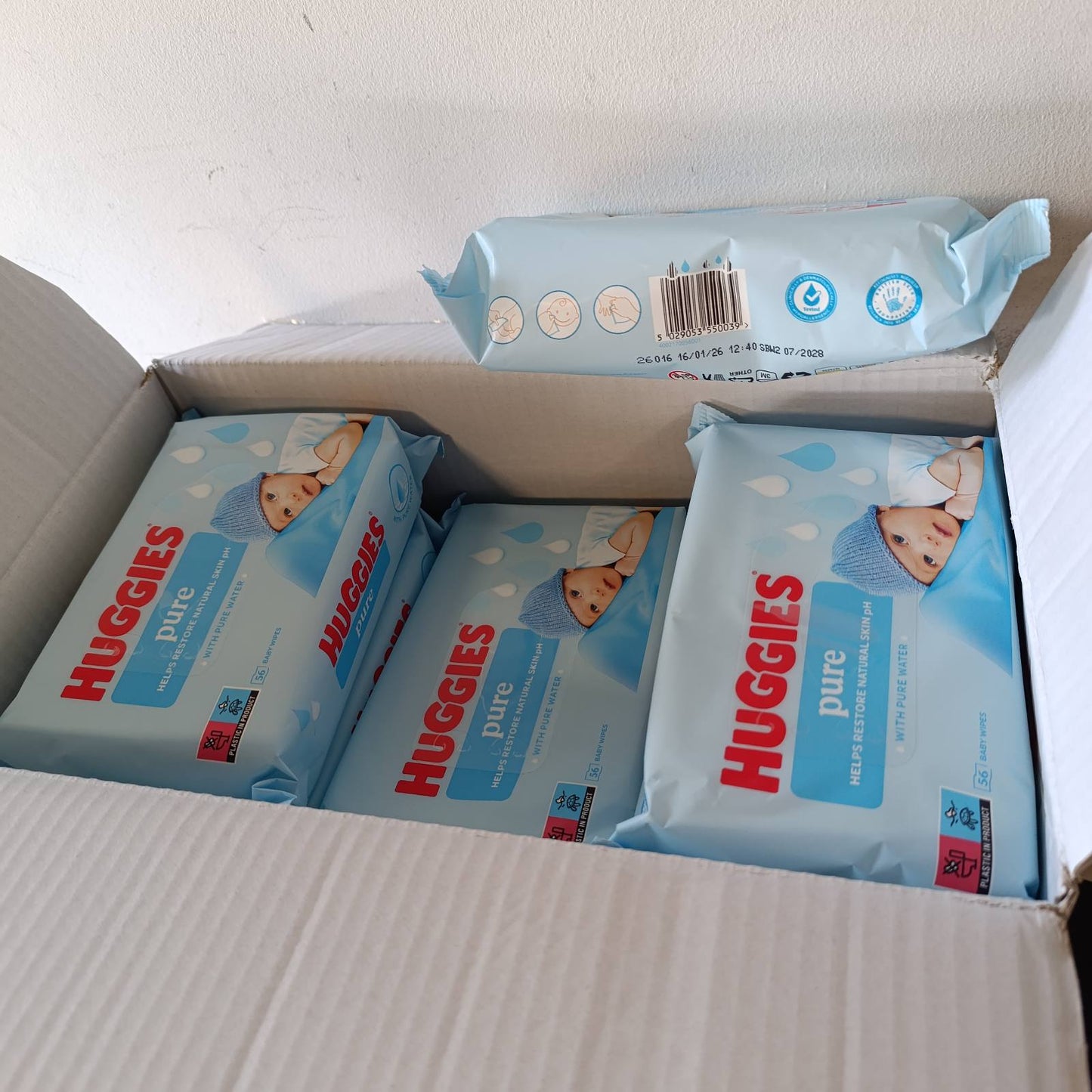 271546 - HUGGIES Peceta natyrale për fëmijë - 672 copë (12 x 56), 99% ujë i pastër, hipoalergjike, të testuara dermatologjikisht