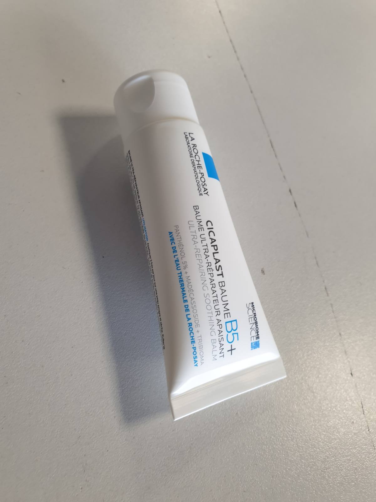 317374 - LA ROCHE-POSAY Cicaplast Baume B5+, Balsam Riparues për Fytyrën dhe Trupin, 40 ml, i përshtatshëm për lëkurë të thatë dhe të ndjeshme, veprim kundër skuqjes, efekt qetësues, formulë me Tribiomë, Pantenol, Madecassoside