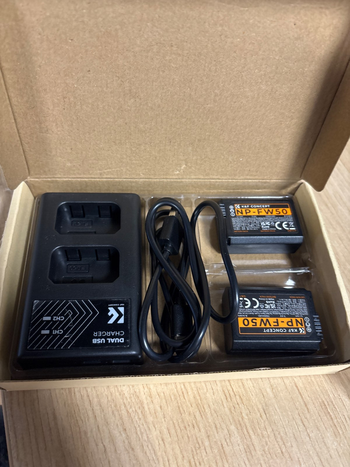 273462 - K&F CONCEPT Kit Karikuesi Baterie NP-FW50 2x1100mAh Dual USB-C, i Kompatibil me ZV-E10, Alpha A6400, A6000, A6300, A6500, A5000, A5100, A7, A7II, A7R, A7RII, A7S, A7SIII, RX1 III