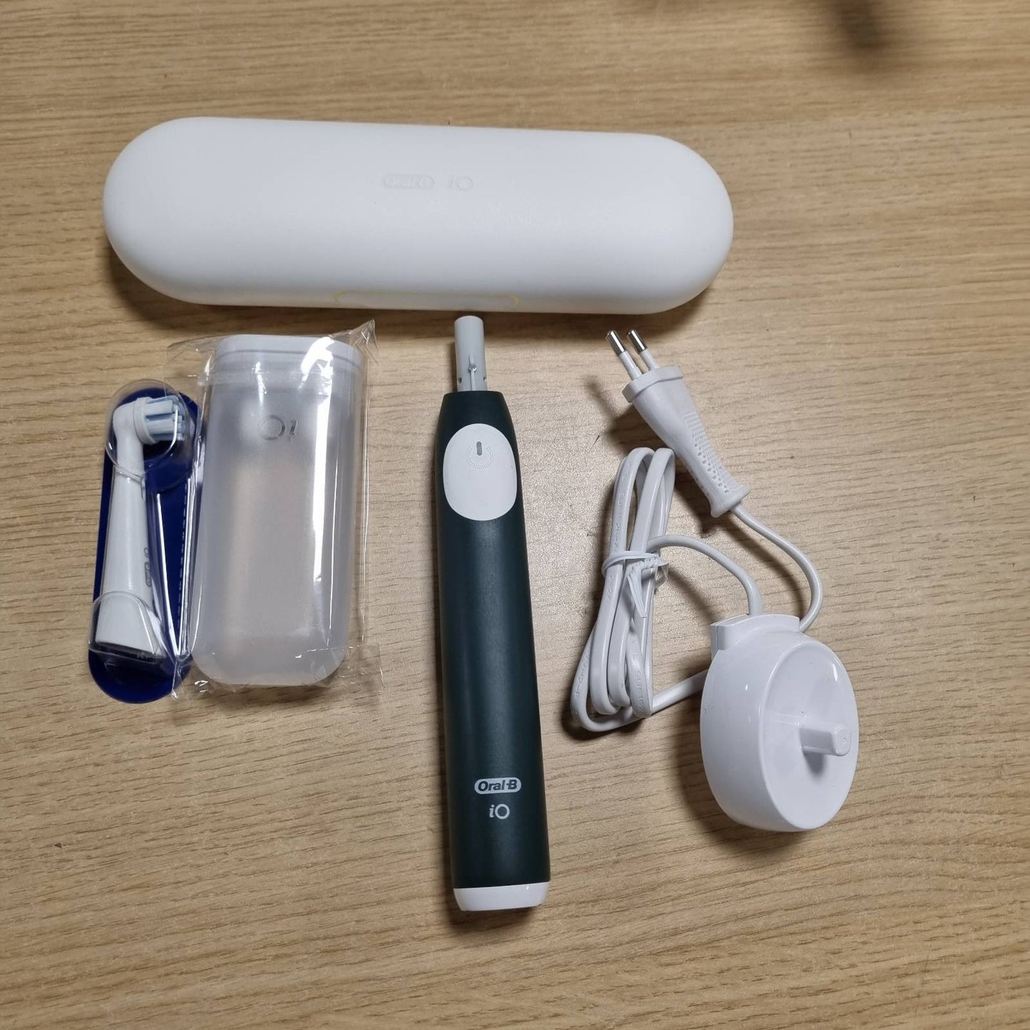 315654 - ORAL-B Furçë dhëmbësh elektrike iO Seria 2 - 1 kokë furçe, çantë udhëtimi, 3 mënyra pastrimi, dizajnuar nga Braun