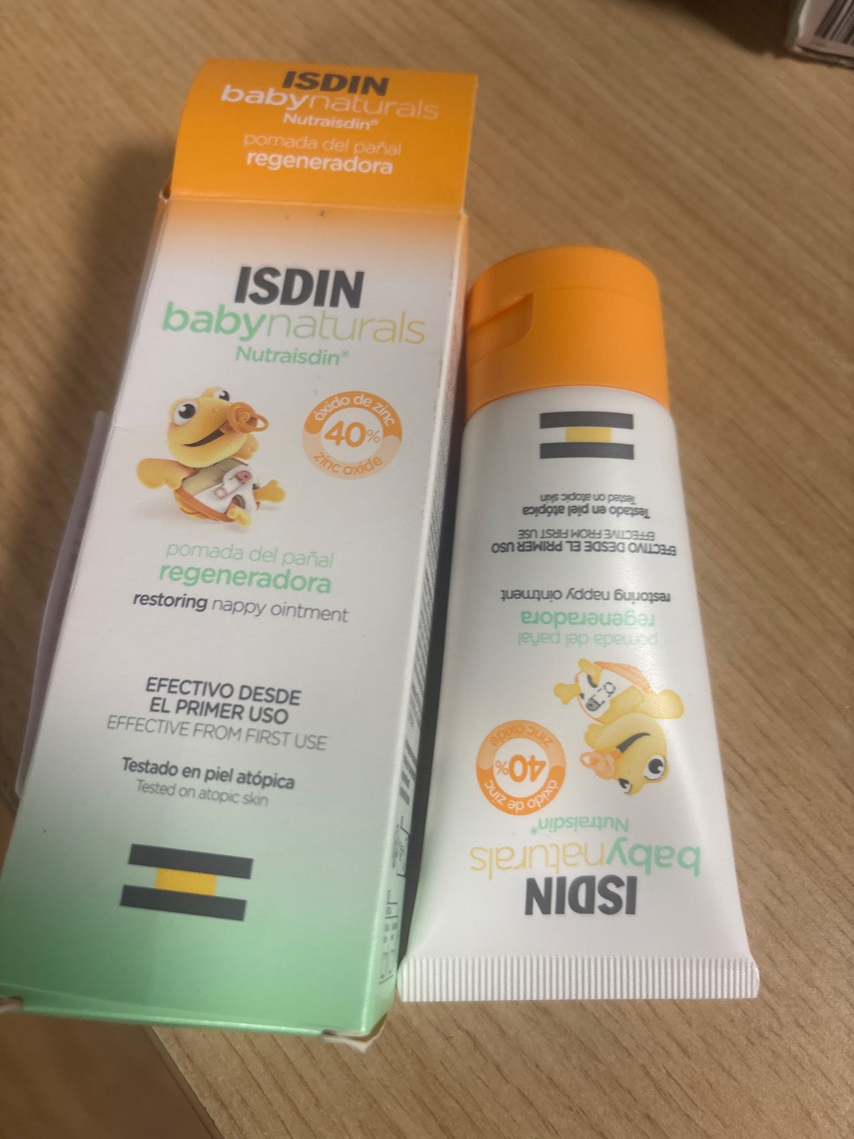 318646 - ISDIN Baby Naturals Pomadë rigjeneruese për pelena, 50 ml, 40% zink, mbron dhe rigjeneron lëkurën e ndjeshme