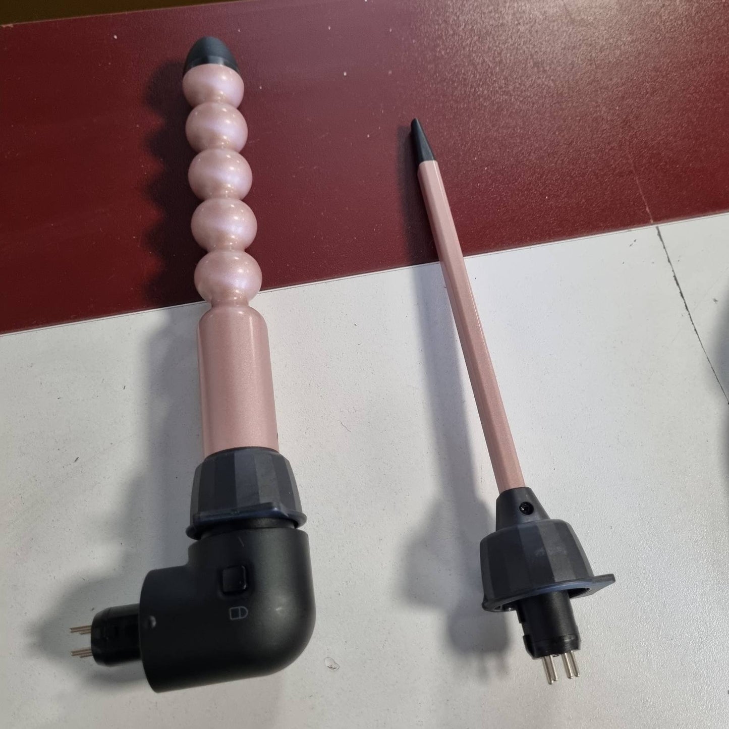 315980 - CECOTEC Kaçurrelë flokësh SurfCare MultiWaves, 5 koka, shtresë qeramike, temperaturë e rregullueshme 140 deri në 200º, dorezë rezistente ndaj nxehtësisë, çantë mbajtëse, 2 kapëse, kokë speciale 90º