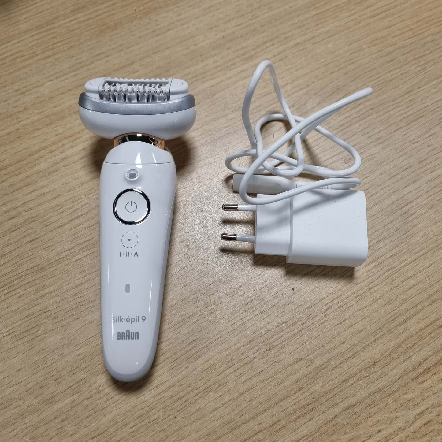 315166 - k-épil 9, 9-041, epilator me kokë rrotulluese, rezistent ndaj ujit, me kokë rroje për femra dhe krehër shkurtues, e bardhë/argjendtë