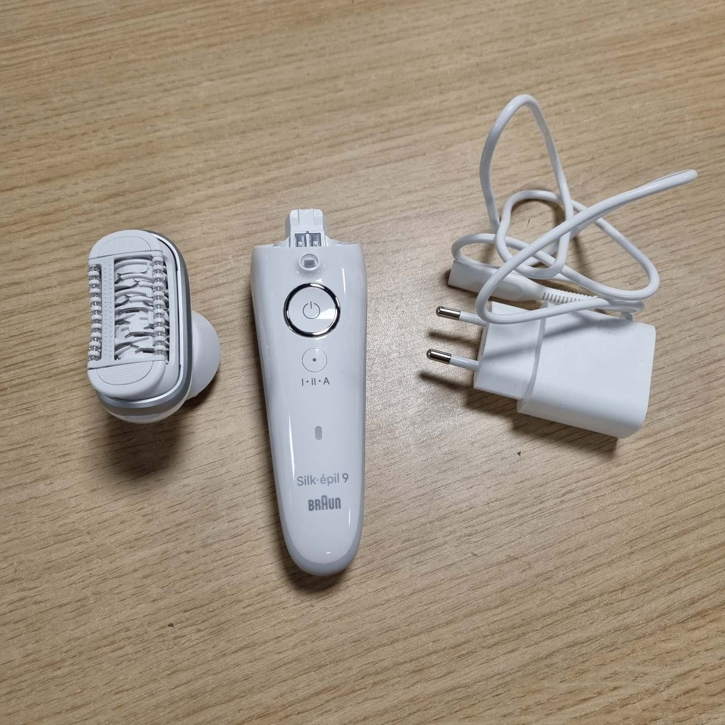 315166 - k-épil 9, 9-041, epilator me kokë rrotulluese, rezistent ndaj ujit, me kokë rroje për femra dhe krehër shkurtues, e bardhë/argjendtë