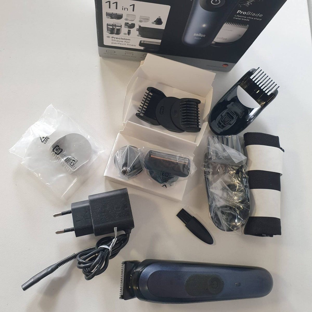 335932 - BRAUN Makinë Elektrike Kositëse Bari për Burra, Seria 7 AIO7540, 11 në 1, Blu, Rezistente ndaj ujit, Bateri e Rikarikueshme, Teh Ultra i Mprehtë ProBlade, Pa Tel, Kuti me 6 Talla