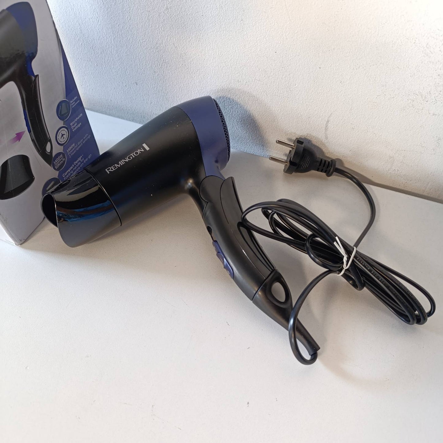 271838 - REMINGTON Tharëse flokësh 1400W, e vogël dhe e palosshme, 2 cilësime nxehtësie