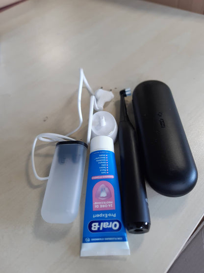 271055 - ORAL-B Furçë dhëmbësh elektrike iO 2, 1 kokë zëvendësuese, e zezë, Rikarikueshme, Kuti udhëtimi + 1 pastë dhëmbësh Pro-Expert