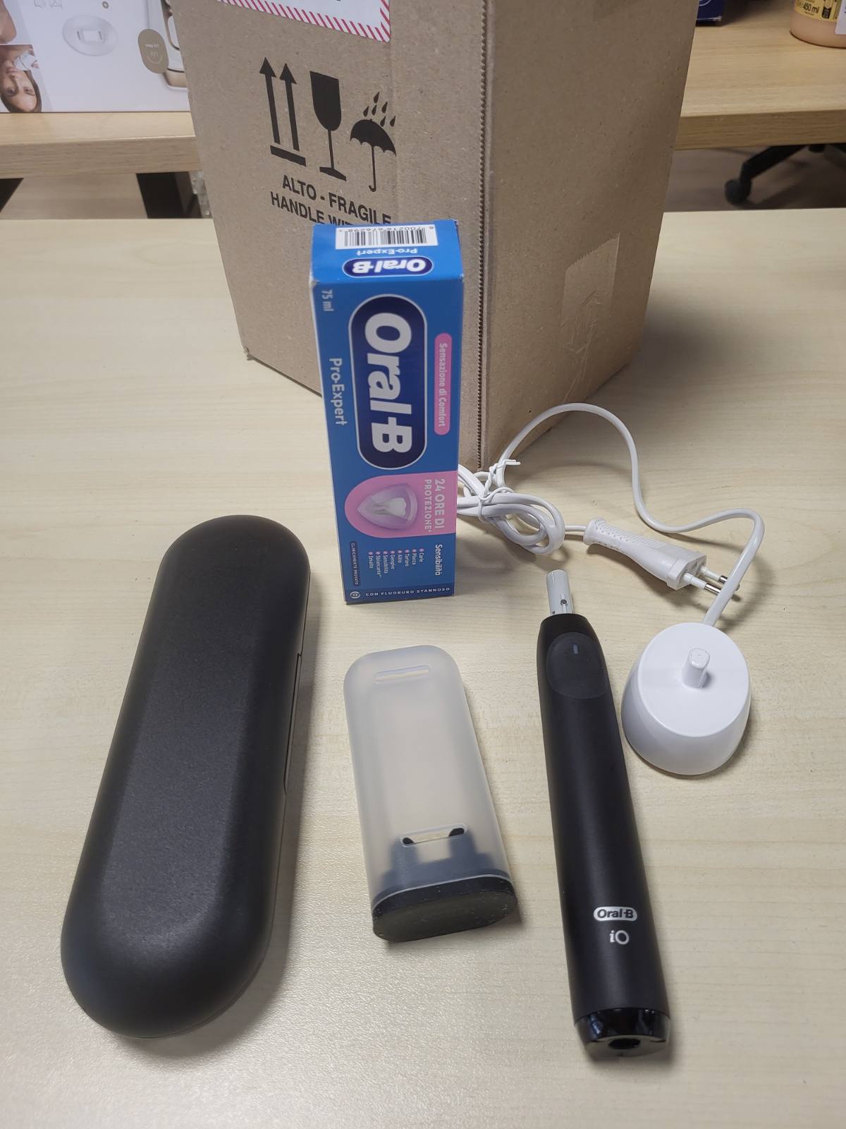 271057 - ORAL-B Furçë dhëmbësh elektrike iO 2, 1 kokë zëvendësuese, e zezë, Rikarikueshme, Kuti udhëtimi + 1 pastë dhëmbësh Pro-Expert