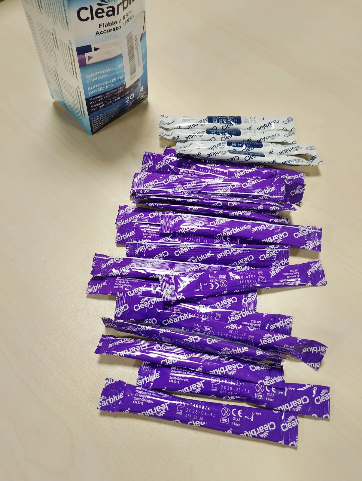 271261 - CLEARBLUE 20 Teste të Fertilitetit të Ovulacionit dhe 4 Teste Shtatzënie, për Monitorin e Fertilitetit të Avancuar, 24 Shkopinj Testi