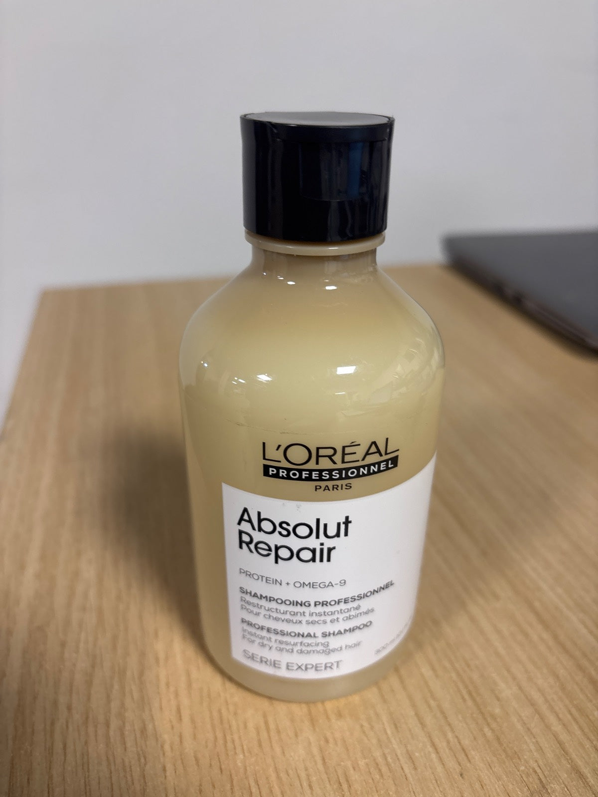 271882 - L'ORÉAL PROFESSIONNEL PARIS SHAMPO PROFESIONALE ABSOLUT REPAIR SERIE EXPERT PËR FLOKË TË THARË DHE TË DËMTUAR, 300 ML