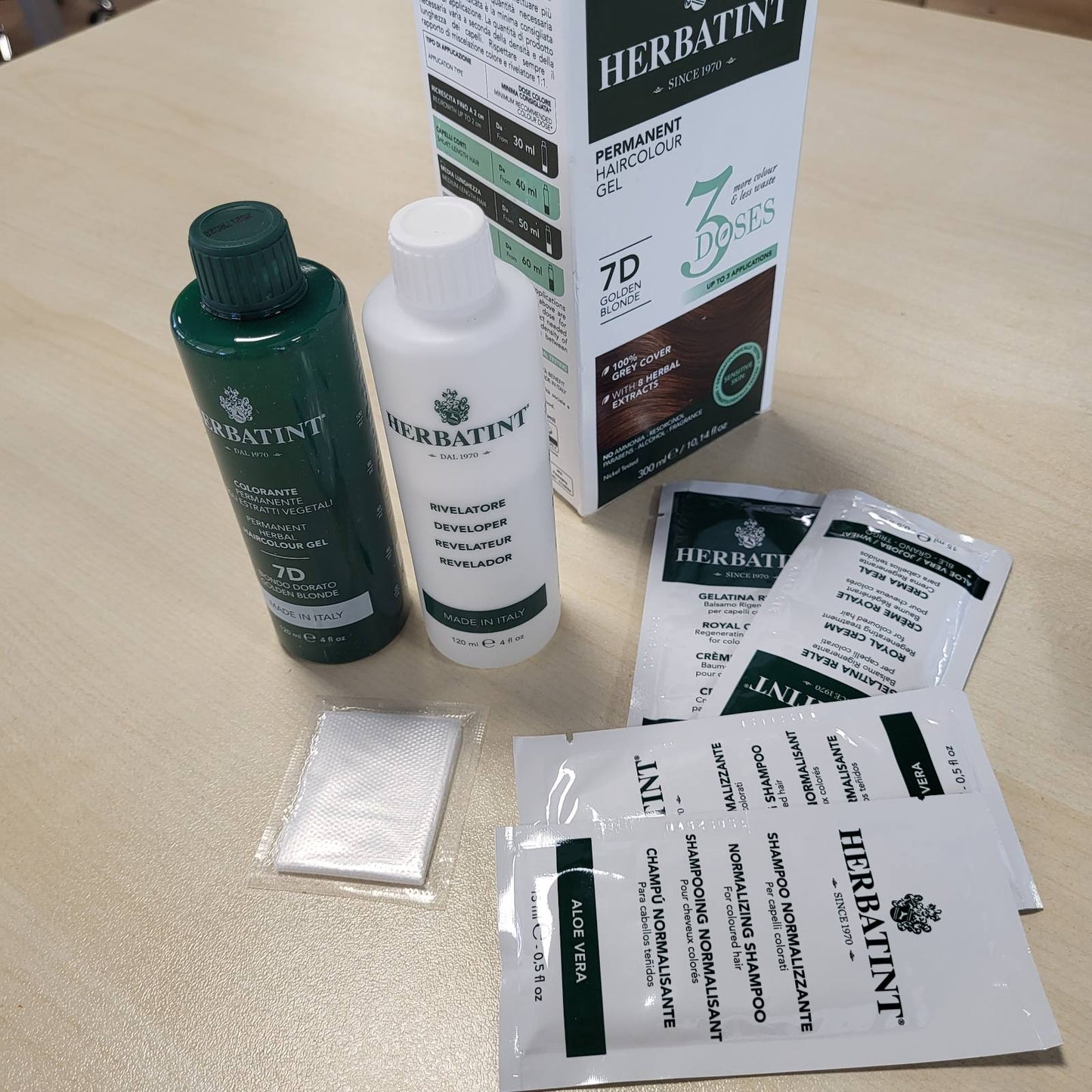 271817 - Herbatint, Xhel Ngjyrosës i Përhershëm, 300 ml - 7D Bjonde e Artë, Pa Amoniak, Mbulim 100% i Flokëve të Grinj