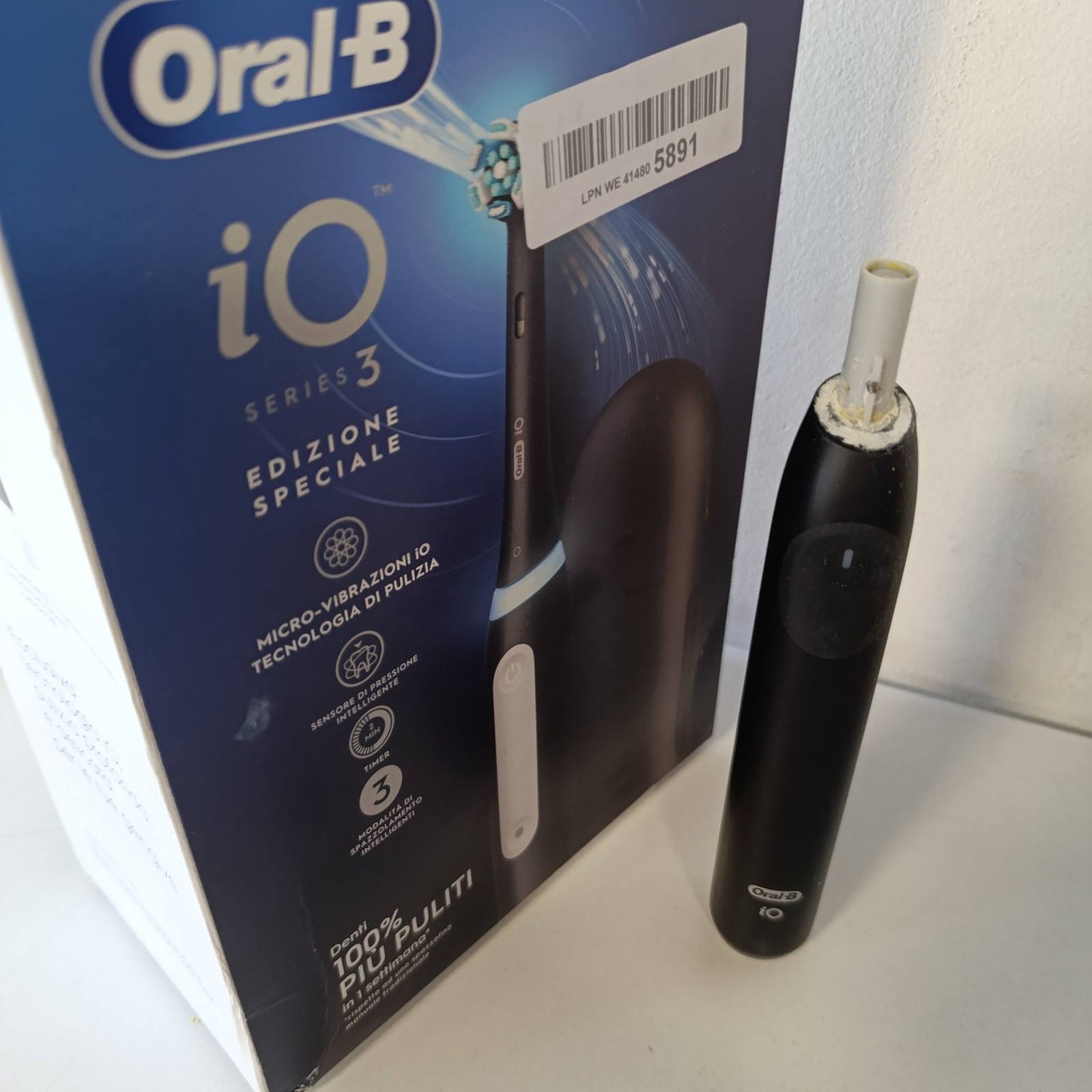 271038 - ORAL-B Furçë dhëmbësh elektrike e rikarikueshme iO 3, e zezë, me 1 kokë zëvendësuese, çantë udhëtimi + 1 pastë dhëmbësh profesionale
