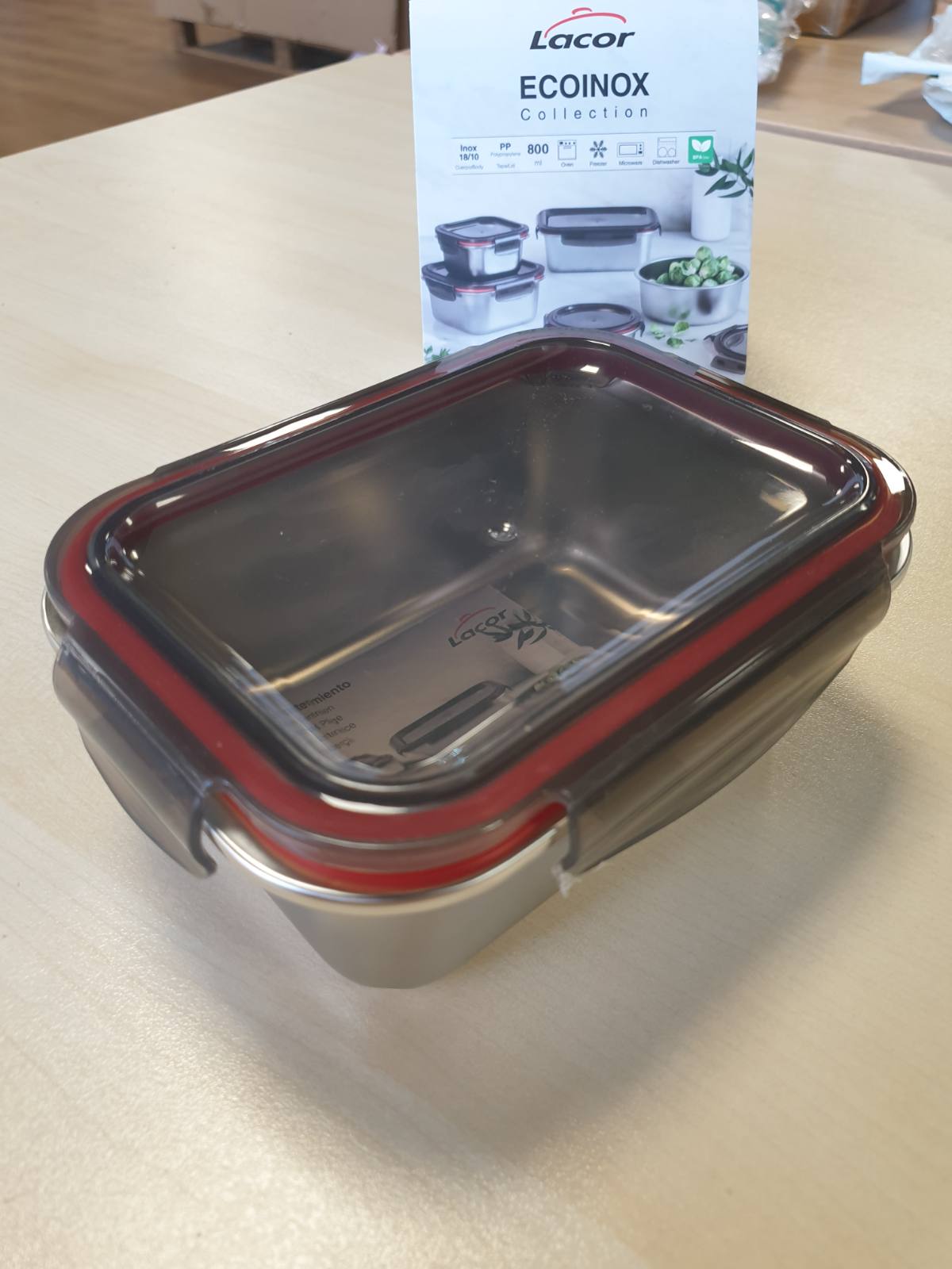 289241 - LACOR 64610 ENË USHQIMI DREJTKËNDËSHE ECOINOX, ÇELIK INOKS 18/10, 800 ML, E SIGURT PËR MIKROVALË, FURRË, NGRIRJE DHE LAVASTOVILJE, HERMETIKE, ME 4 MBYLLJE ME KAPËS, PA BPA