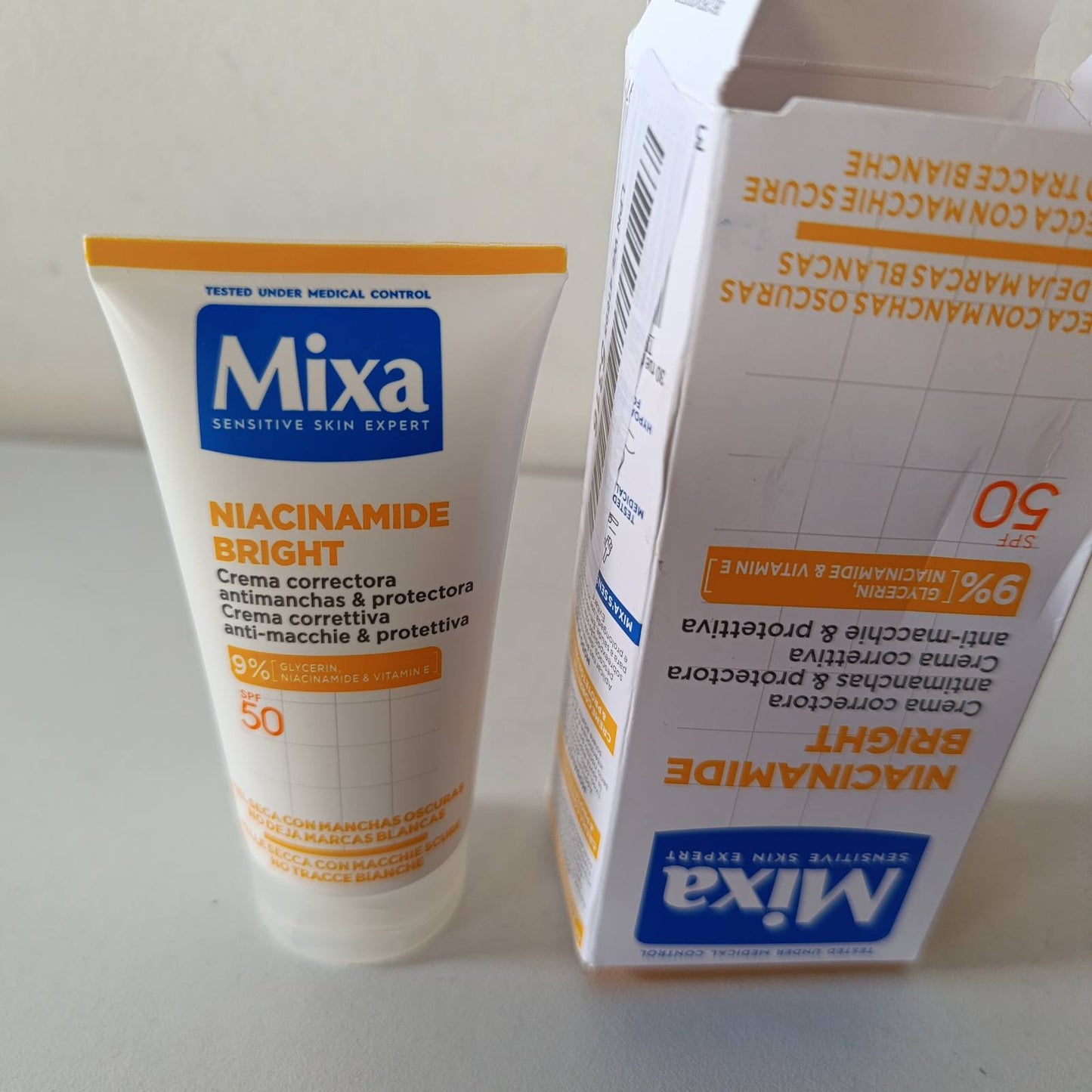 322064 - MIXA Krem Korrektues Niacinamide Bright SPF50, 50 ml, Krem Kundër Njollave dhe Mbrojtës, Për të Gjitha Llojet e Lëkurës, Me Niacinamidë, Vitaminë E dhe Glicerinë