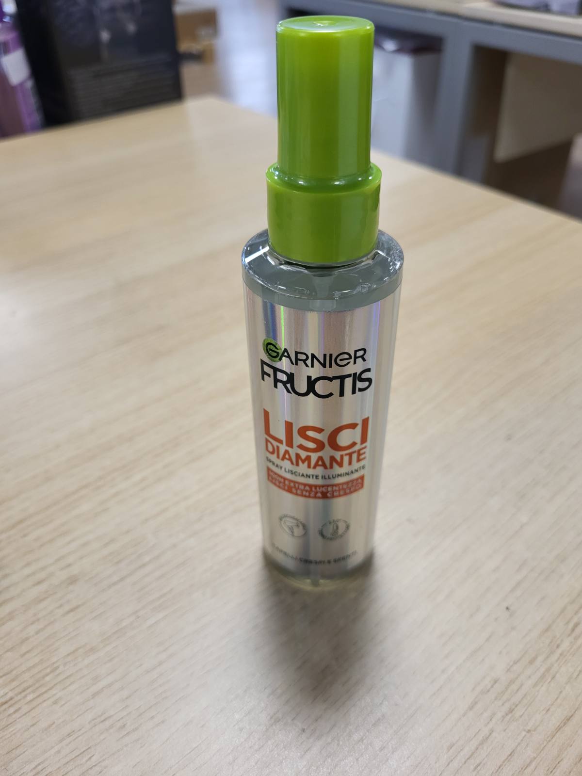 321983 - GARNIER Fructis Sprej Zbutës, 150 ml, Për Flokë të Çrregullt, Mbrojtje nga Lagështia dhe Nxehtësia
