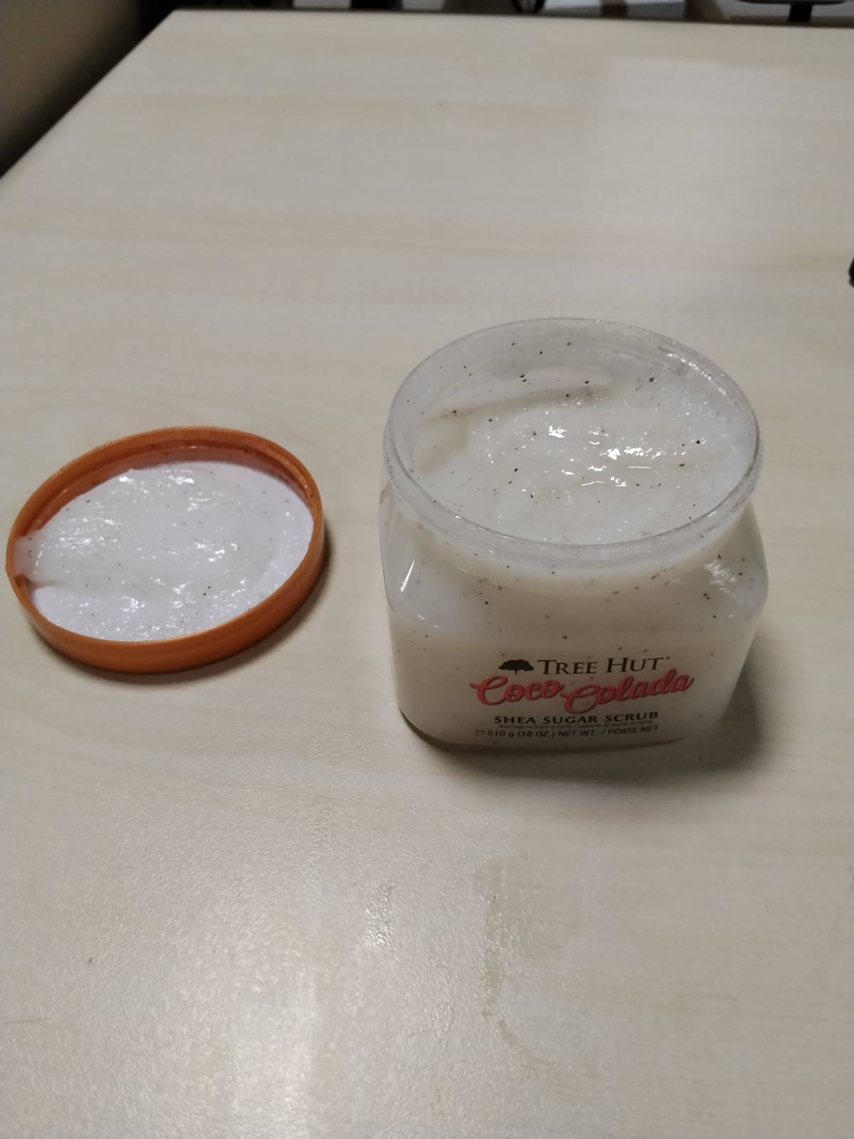 303605 - TREE HUT Skrab trupi me sheqer, Kolada me kokos, Kavanoz 510g, përmban ananas dhe gjalpë shea