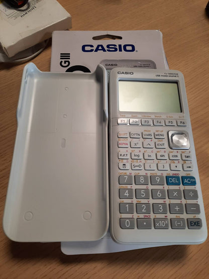305121 - CASIO FX-9860GIII - Kalkulator Grafik Monokrom pa CAS - i Bardhë