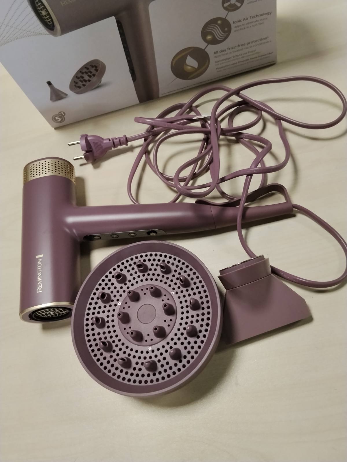 307158 - Remington Tharëse flokësh dixhitale AIRvive, motor BLDC të qetë, 240 km/orë, 12 cilësime, difuzor dhe përqendrues, EC8930