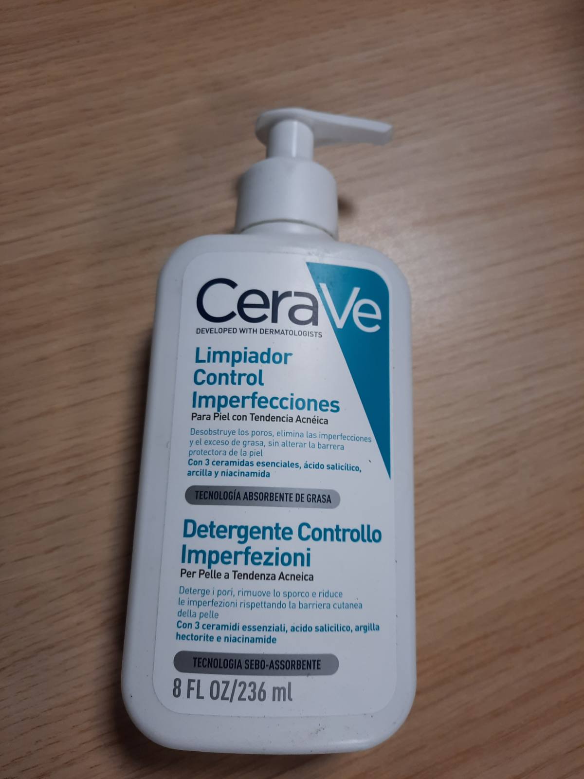 297516 - CERA VE Xhel pastrues me shkumë për fytyrën, 236 ml, acid salicilik, për lëkurë me njolla dhe akne