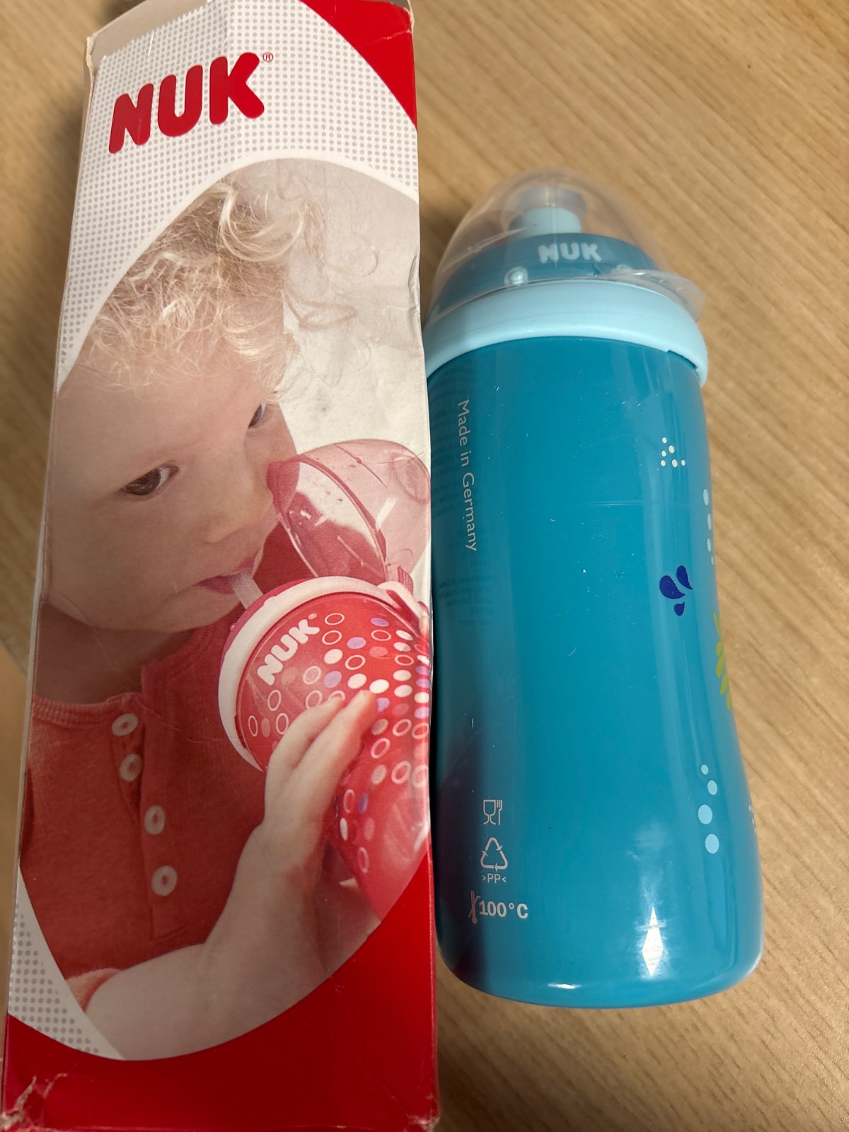 290315 - NUK Shishe uji për fëmijë Junior Cup, 300 ml, Pa BPA, 18+ muaj, Peshk (blu)