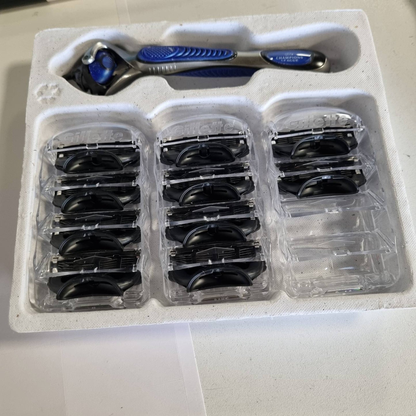 289622 - GILLETTE Brisk Manual Proglide 1 | 10 Tehe Mbushëse | Rroje e Thellë | Lubrifikim të Dyfishtë Para dhe Pas Teheve | Teh për Mjekër për Meshkuj