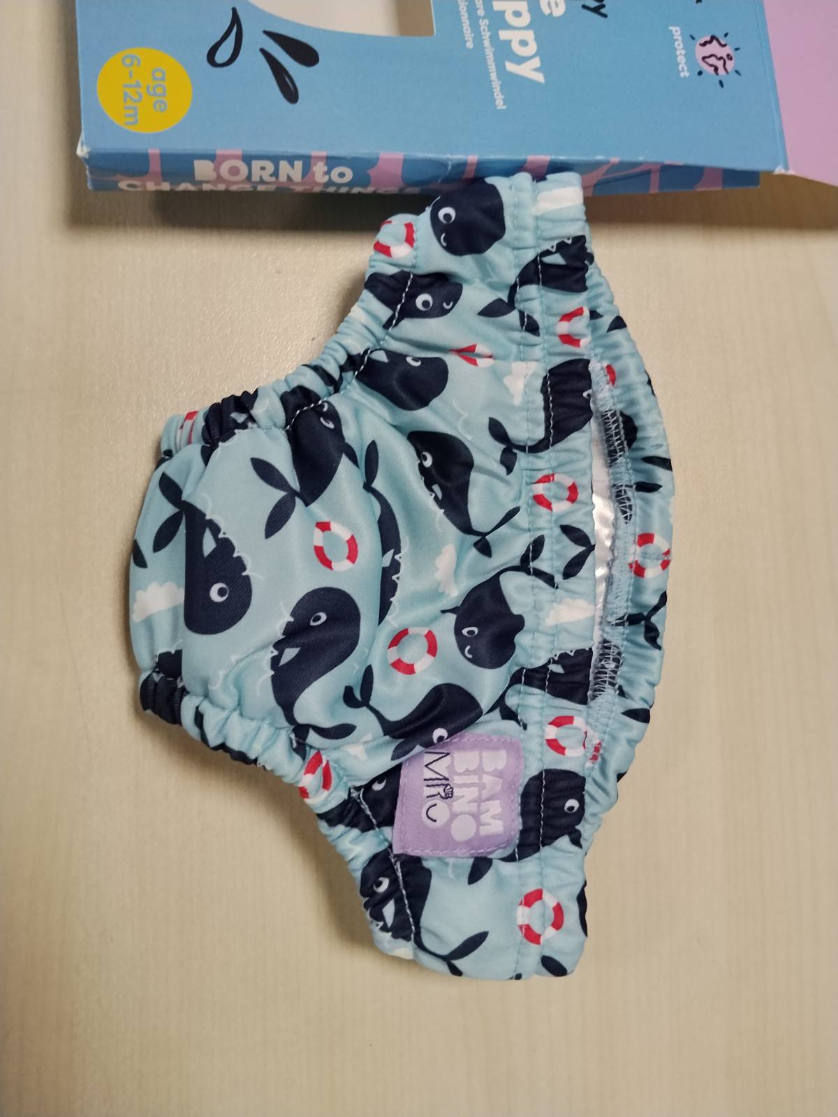 321865 - BAMBINO MIO Rroba banje e papërshkueshme nga rrjedhjet, Foleja e balenave, mesatare (6-12 muaj/7-9 kg)