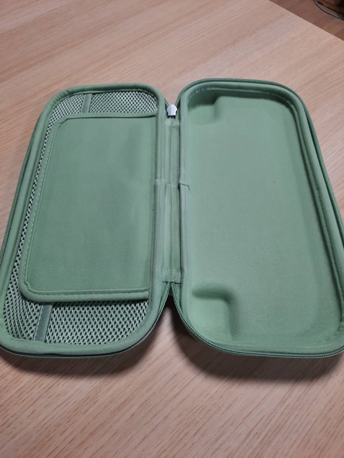 309048 - BELKIN Kuti për lojëra për Nintendo Switch 2, vend për AirTag, jeshile