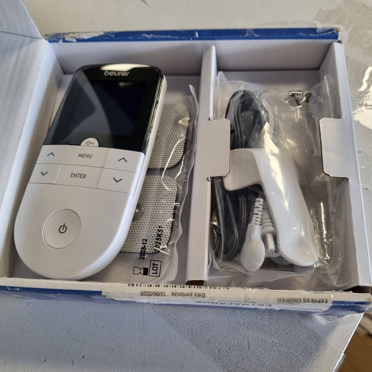 302885 - BEURER EM 49 Digital TENS/EMS, pajisje elektroterapie 3-në-1, lehtësim dhimbjeje, stimulim elektrik nervor, trajnim muskulor, funksion masazhi, 4 elektroda