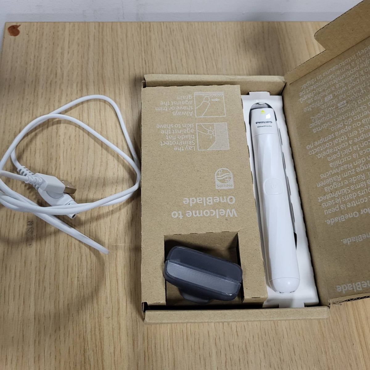 302884 - PHILIPS OneBlade Intimate, Makinë rroje dhe prerëse elektrike për gra dhe burra, mbrojtje shtesë të lëkurës, 2 tehe SkinProtect, 1 aksesor prerës 3 mm, QP1924/30, e bardhë