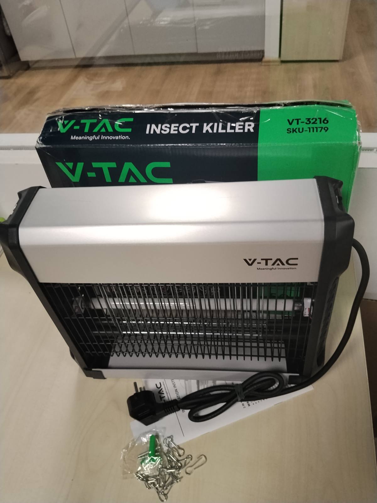 288709 - V-TAC Vrasës Elektrik Mushkonjash 16W, Sipërfaqe Operative 50m², Dizajn i Hollë, Dritë Blu UV, Përdorim të Brendshëm dhe të Jashtëm, Fuqi 16W