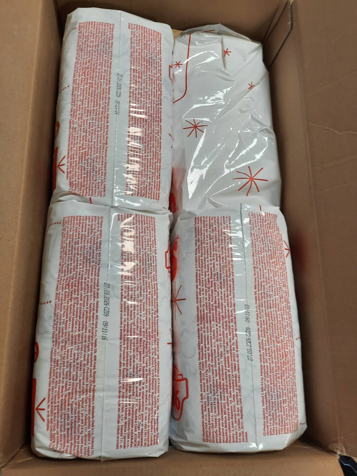 301933 - HUGGIES Pelena Extra Care për Fëmijë, Madhësia 2 (3-6 kg), Ultra Thithëse, Dizajn Disney, Pako Mega, 104 copë