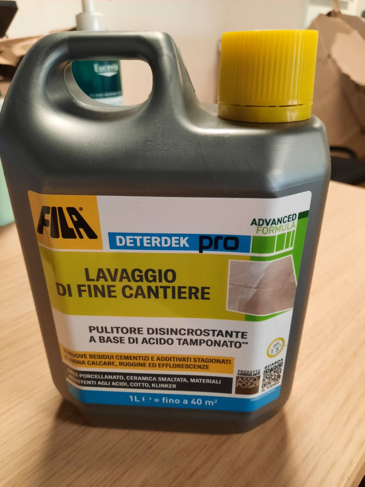 312144 - FILA DETERDEK PRO Detergjent Acidi Tampon për Pastrim - 1L