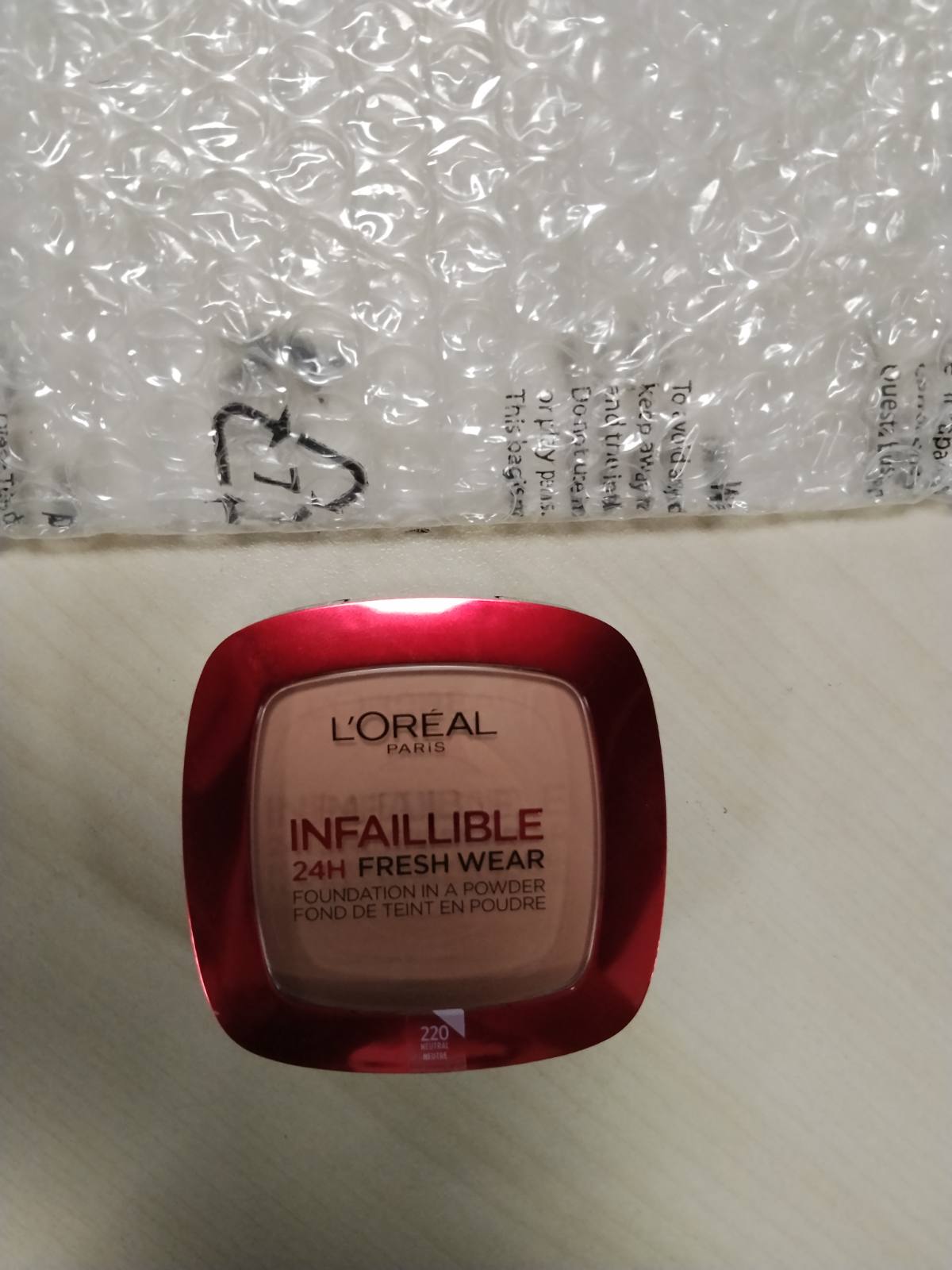321571 - L'ORÉAL PARIS Fondatinë pudre Fresh Wear 24H, 50g, Mbulim i lartë mat, E lehtë në lëkurë, Nuanca: 220 Sable/Sand