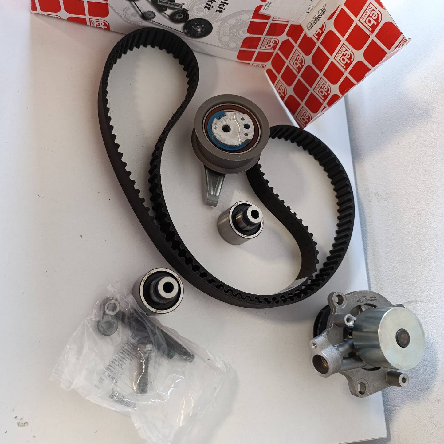 322203 - FEBI BILSTEIN - Kit rripi kohor 104866 - Pompë uji - 1 njësi