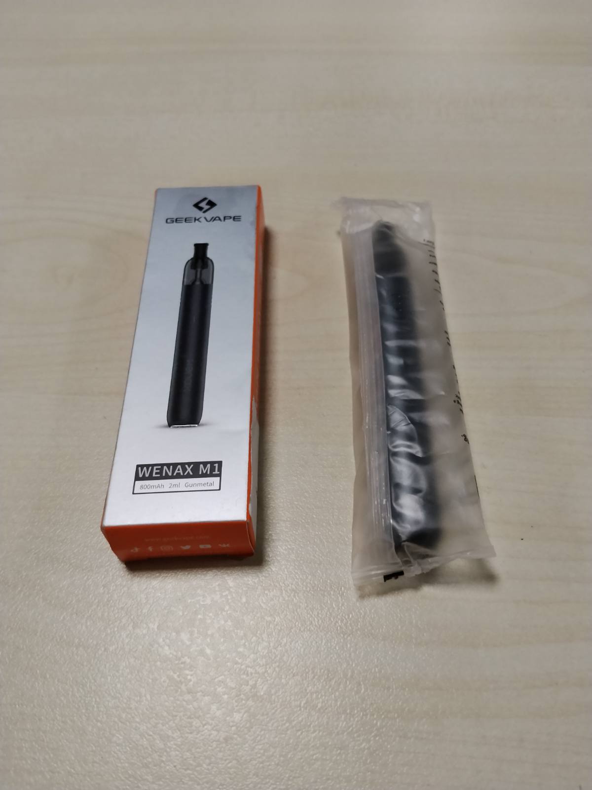 303643 - GEEK VAPE Kit Origjinal i Pod-eve Wenax M1, 16W, Bateri 800mAh, Kompatibil me fishekun e pod-eve 0.8ohm