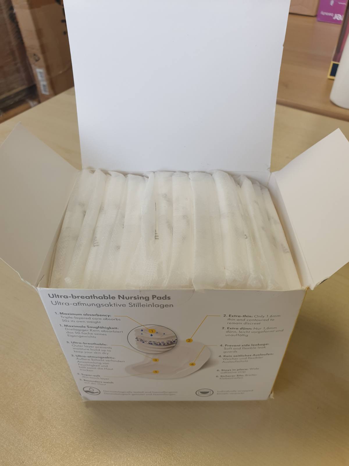 321952 - MEDELA - Jastëkë gjiri Ultra të frymëmarrshëm, shumë thithës, dizajn diskret për rehati të lartë, pako me 60 copë