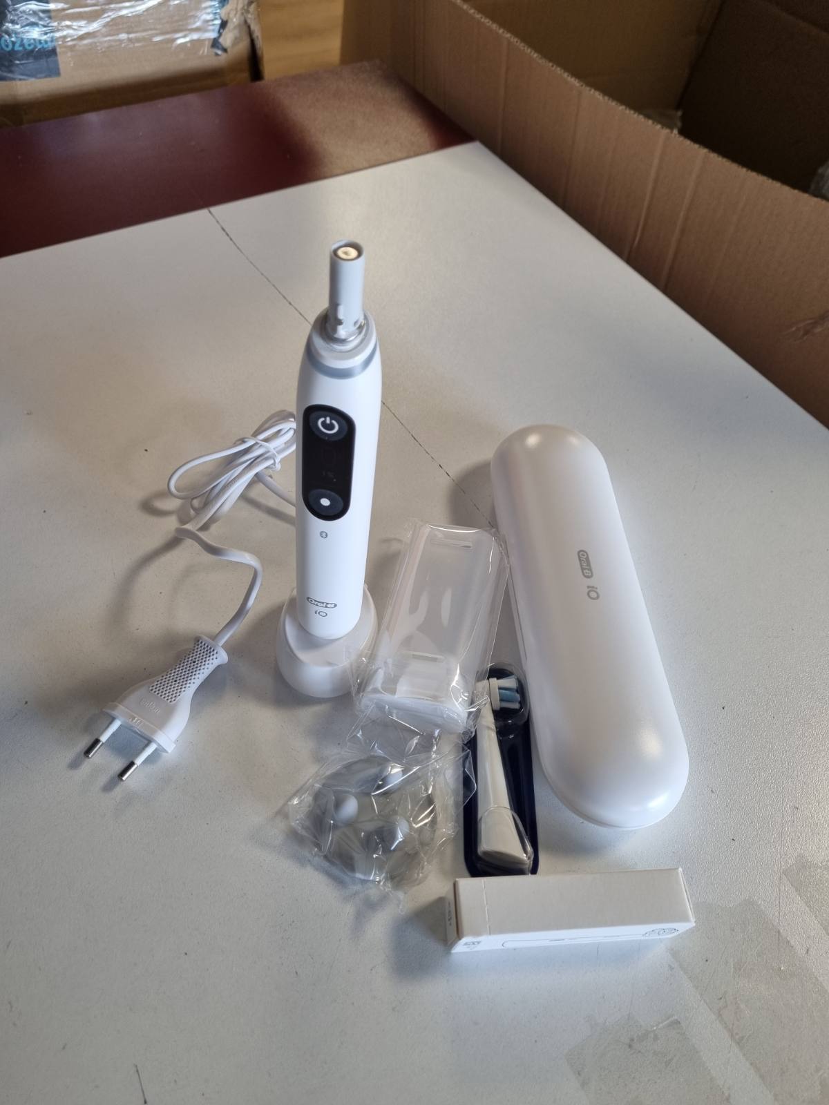 335783 - ORAL-B iO Seria 6 e Bardhë JAS22